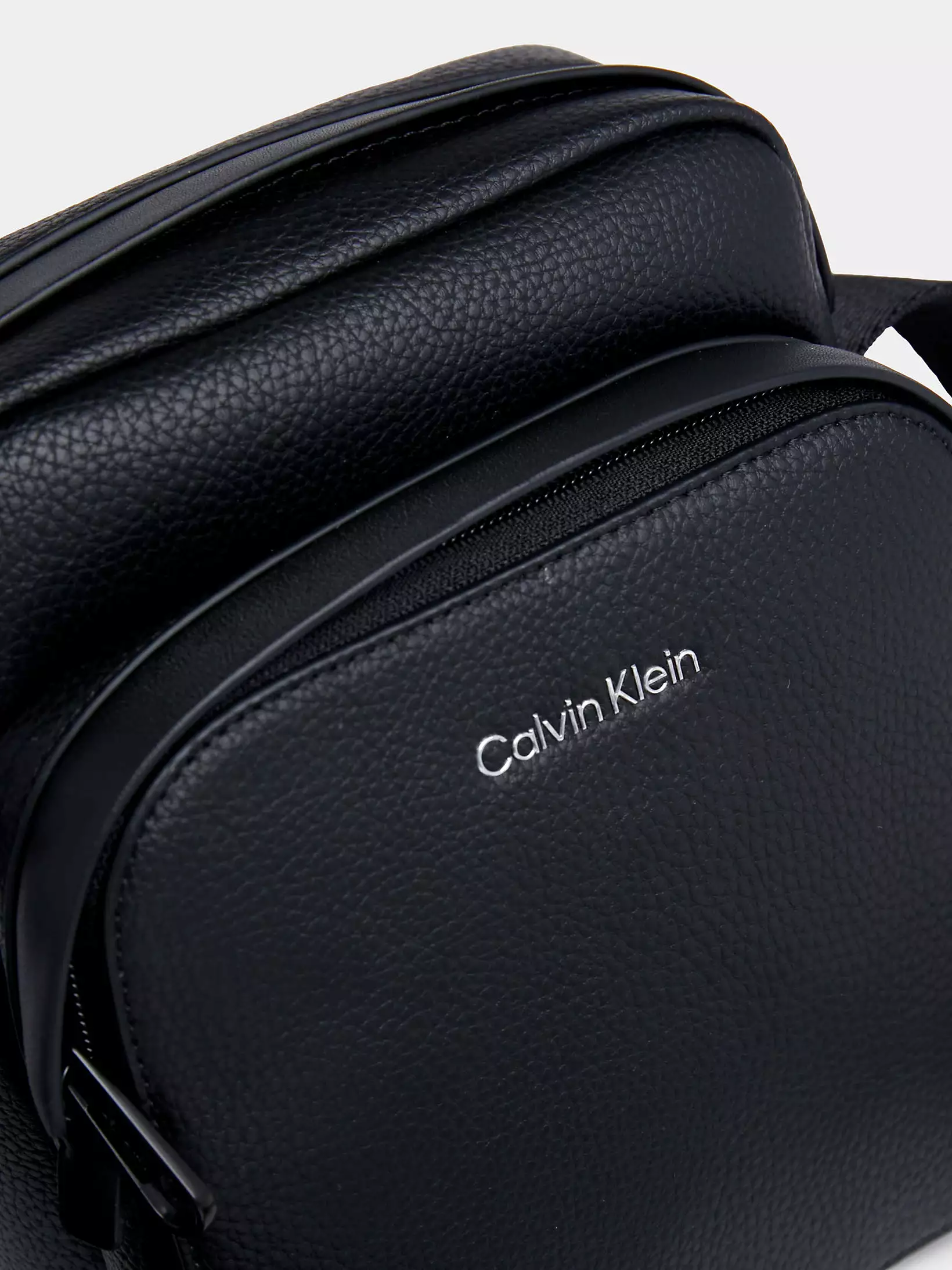 Calvin Klein Must Pebble Reporter Bag